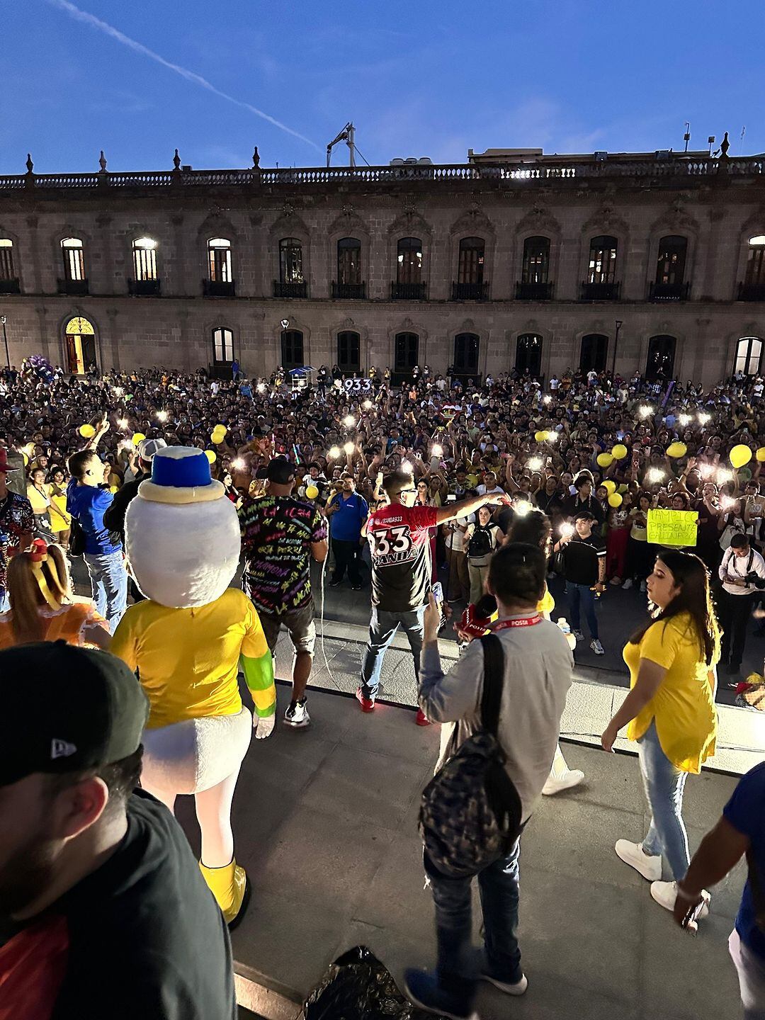 Gallinazo masivo a favor de Mario Bezares