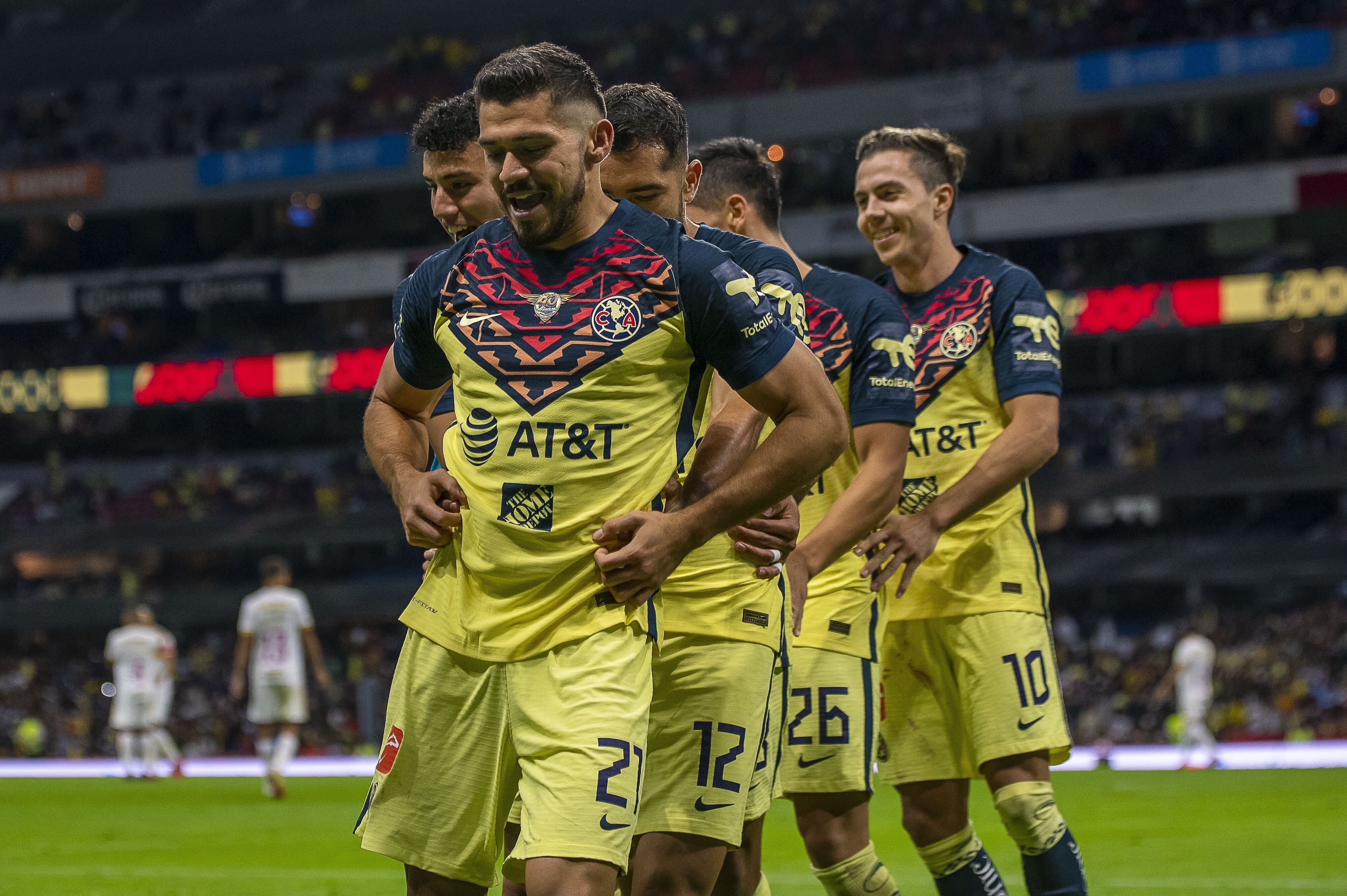 Henry Martín celebra su gol con el Club América