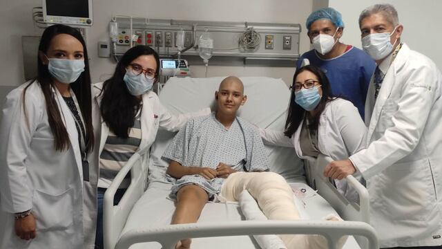 Especialistas del ISSSTE salvan pierna con osteosarcoma en la rodilla