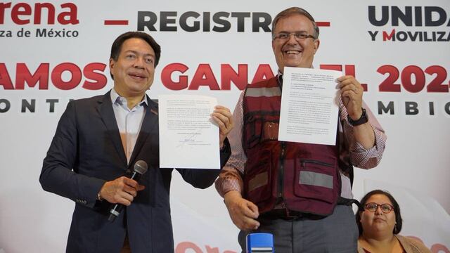 Marcelo Ebrard presume su registro en Morena junto a Mario Delgado