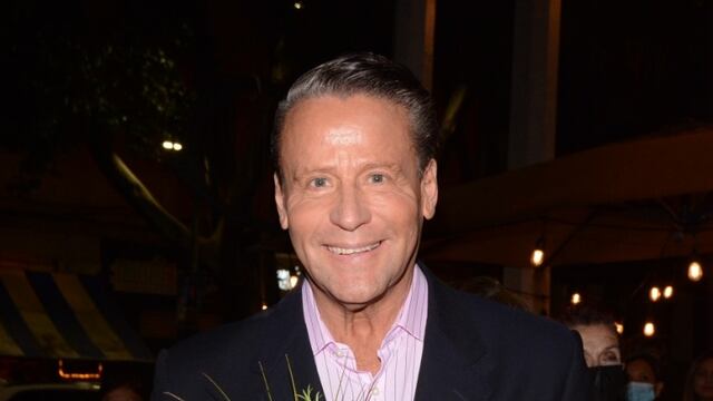 Alfredo Adame, conductor.