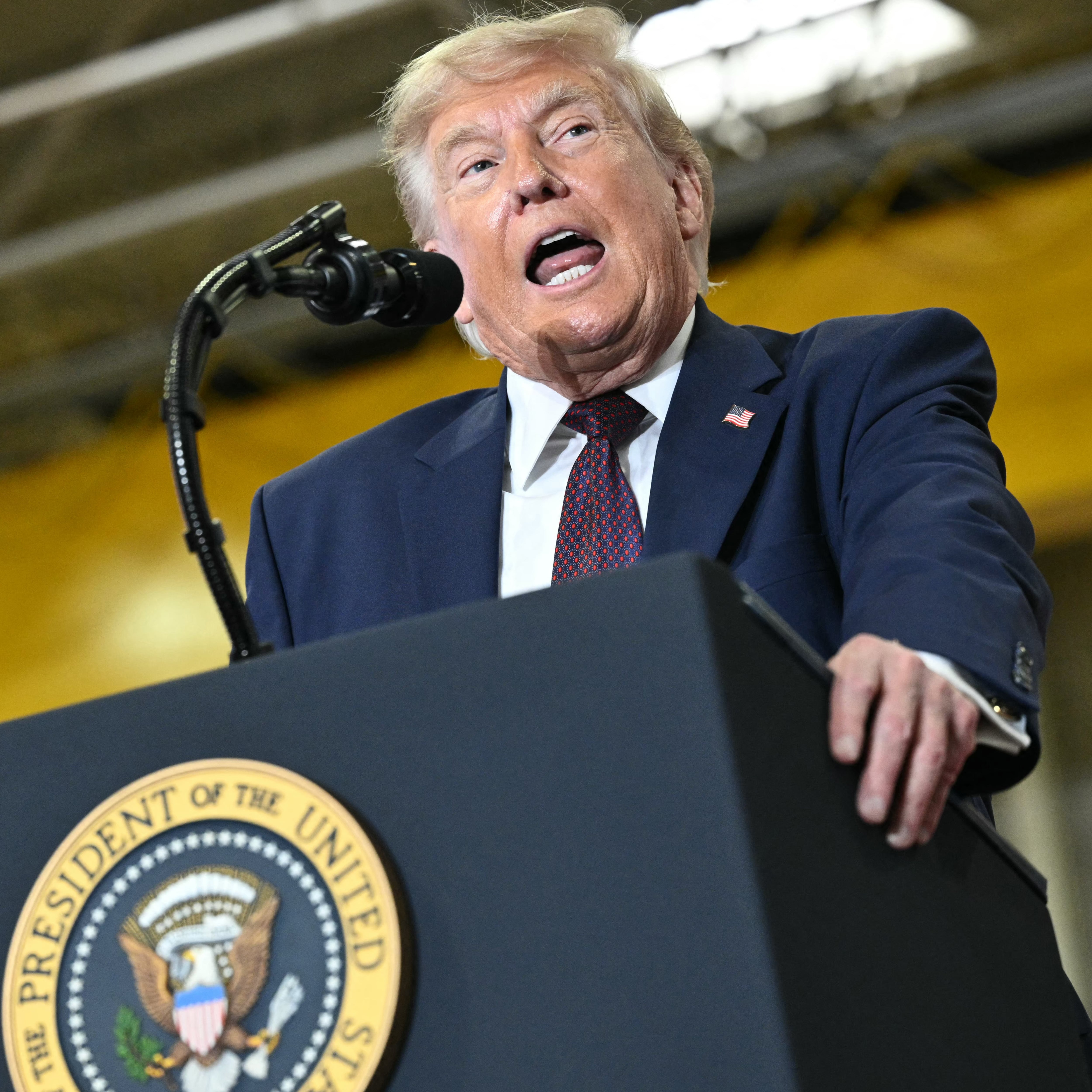 Trump denuncia plan en Venezuela para alterar elecciones con voto electrónico