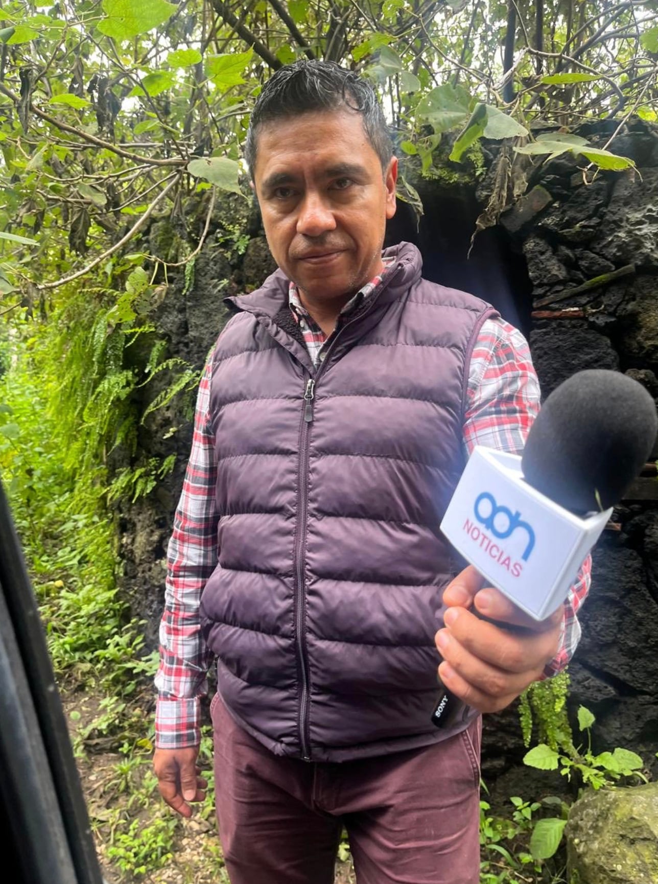 Noroña exhibe a reportero Óscar Hernández Bonilla sobrevolando un dron sobre su casa en Tepoztlán