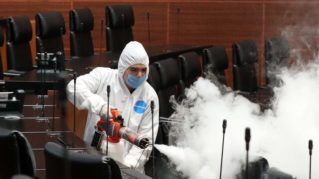 Sanitizan el Senado por Covid19