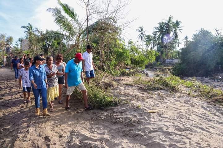 Evelyn Salgado entrega apoyos a damnificados en Acapulco