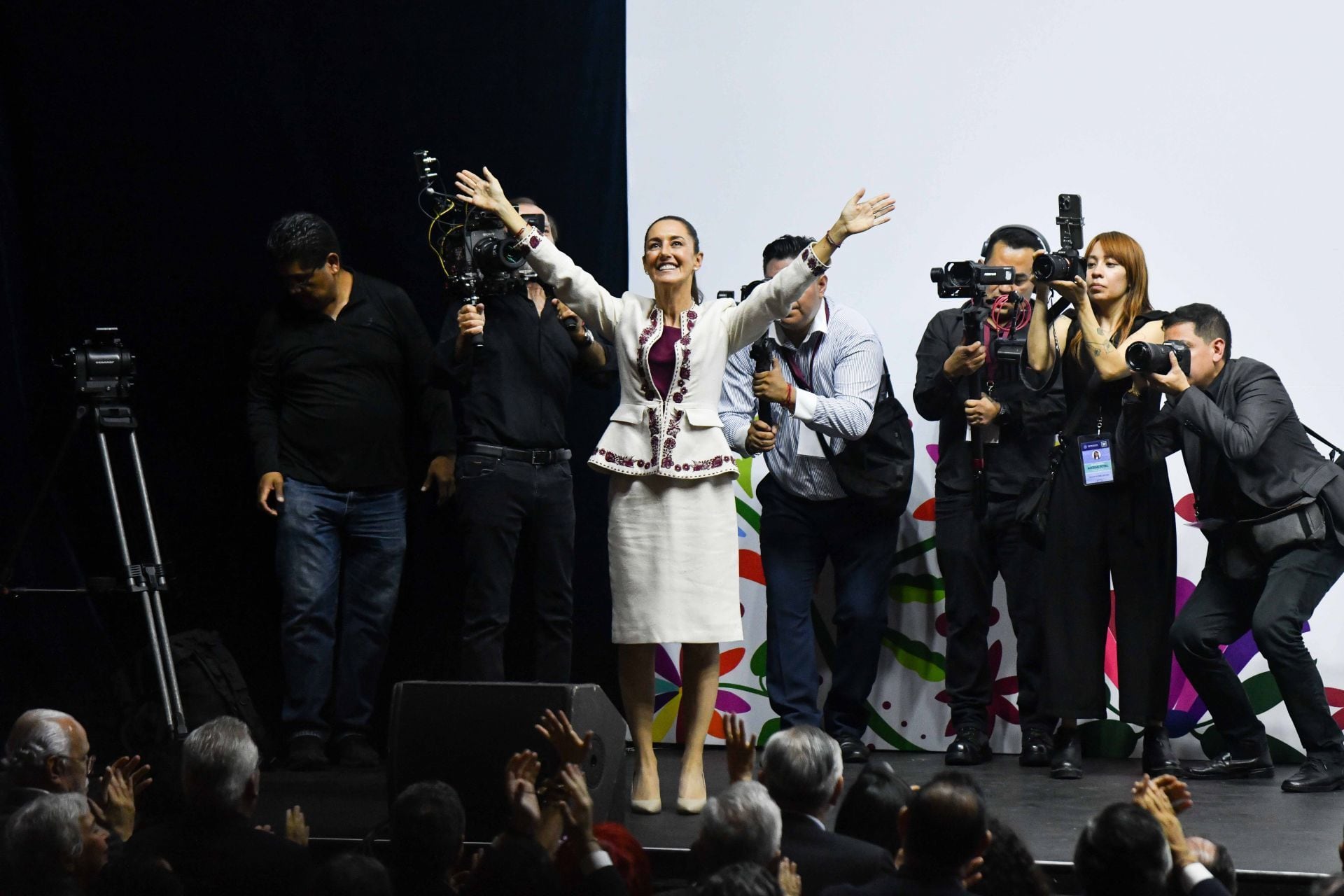 Claudia Sheinbaum, presidenta electa de México, celebró en el Teatro Metropolitan su constancia de mayoría
