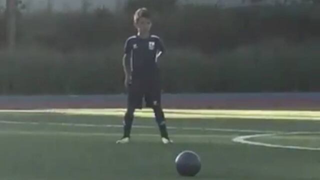 La técnica de Cristiano Jr es casi idéntica a la de su padre