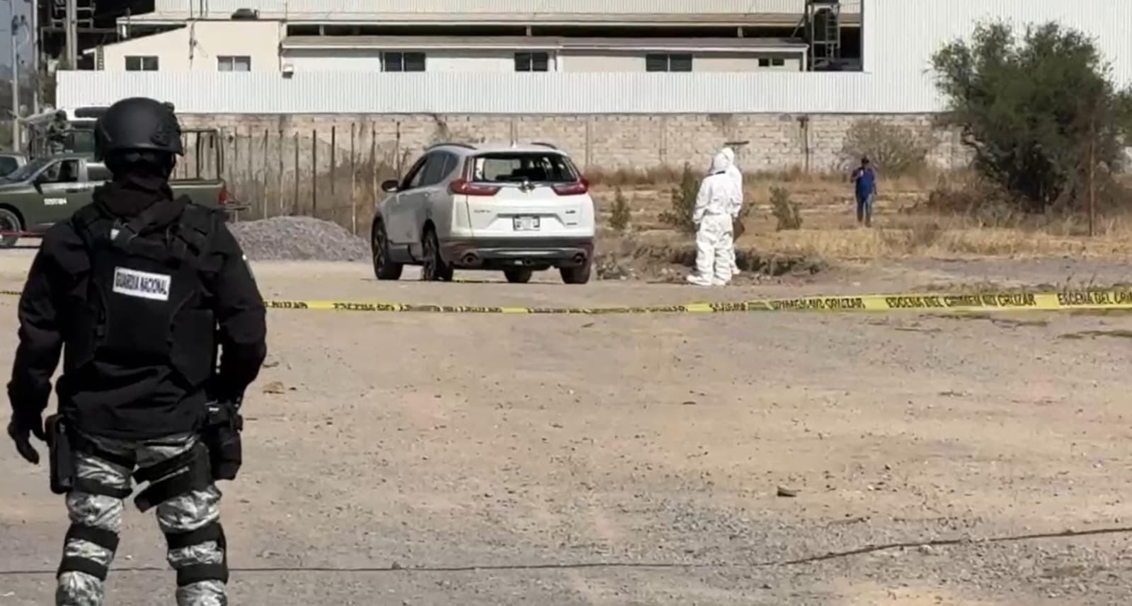 Abandonan camioneta con impactos de bala en San Juan del Río, Querétaro