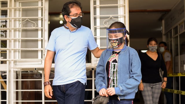 La niña Zulma González recibió la vacuna Pfizer contra el Covid-19