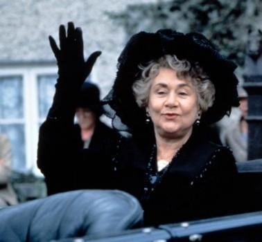 Joan Plowright en El pico de las viudas