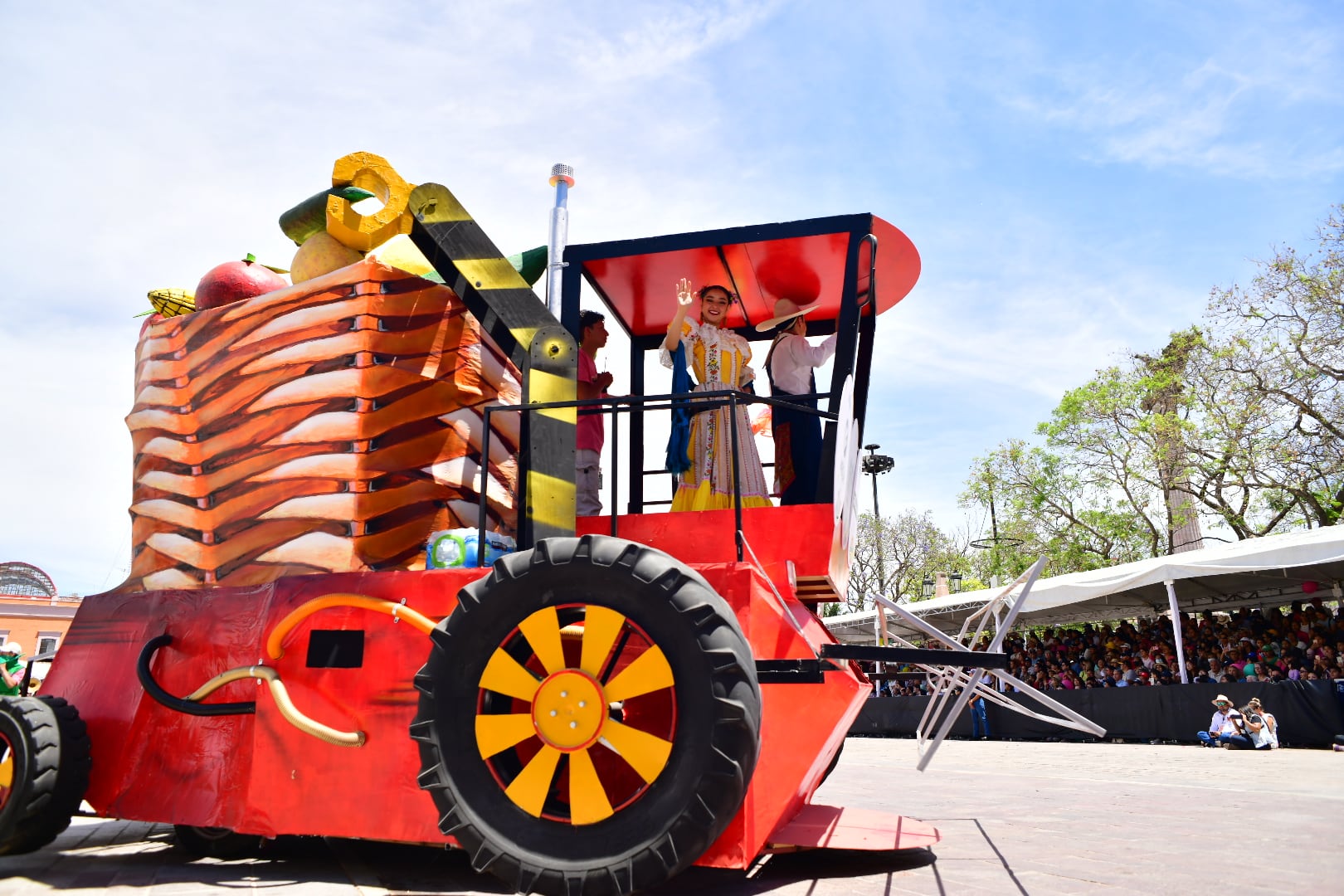 Tere Jiménez encabeza el Desfile de Primavera de la Feria Nacional de San Marcos 2023