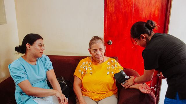 Gobierno de Santa Catarina ofrece atención médica domiciliaria a adultos mayores