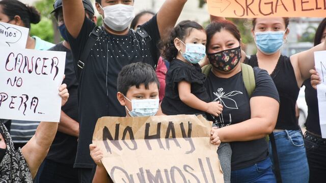 Protesta por desabasto de medicamentos para cáncer