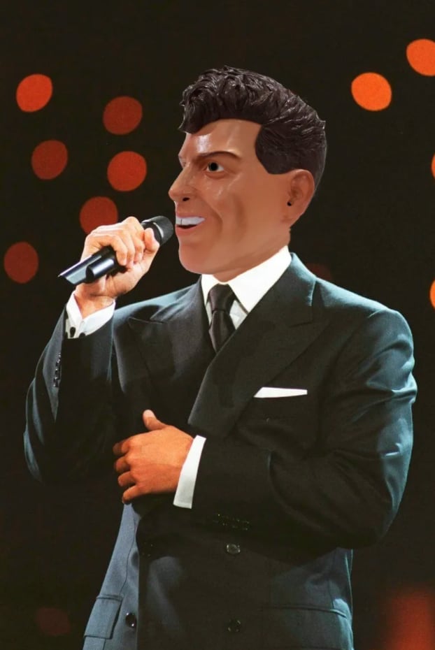 Máscara de látex de Luis Miguel