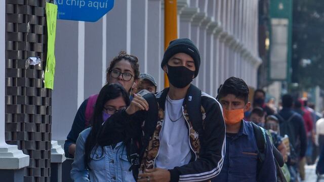Jóvenes con cubrebocas en Coahuila