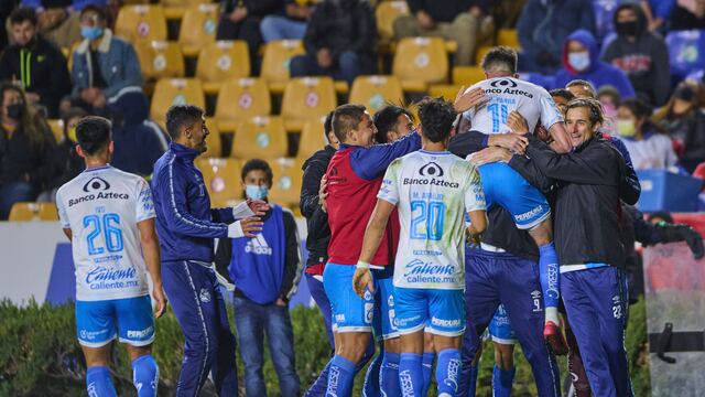 Club Puebla festeja gol ante Club Tigres