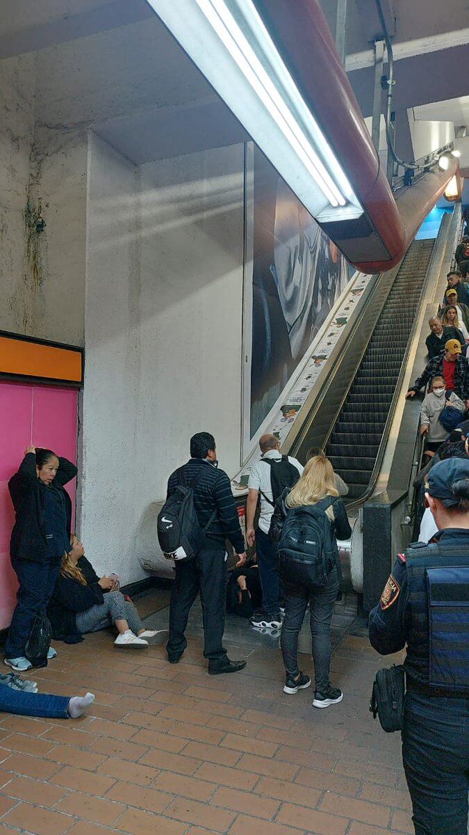 7 personas cayeron de las escaleras eléctricas de la estación Polanco del Metro CDMX