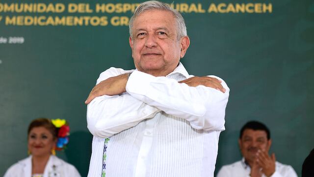 AMLO fue inscrito como socio por dos empleados del SAT en 26 empresas