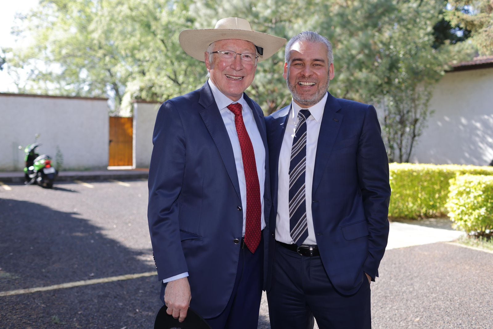 Alfredo Ramírez Bedolla y Ken Salazar