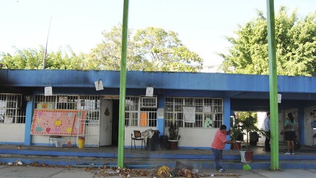 Escuela secundaria 100, Álvaro Obregón, en la colonia El Coloso que suspendió labores por problemas de inseguridad. En diciembre del 2014 desconocidos se introdujeron y quemaron la dirección y oficinas adjuntas. Foto: José I. Hernández/Cuartoscuro