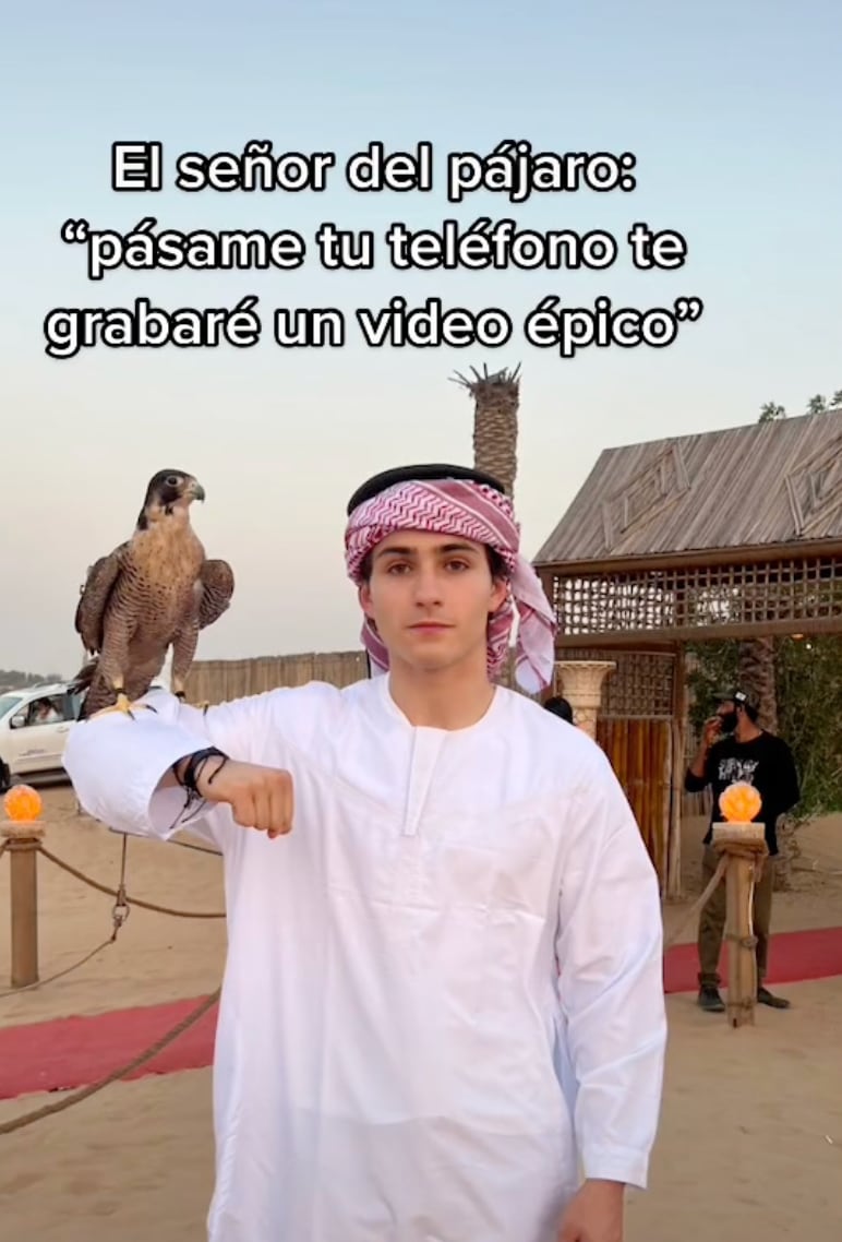 Adrián Sandoval en video con halcón