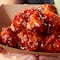 Demanda a cadena de comida porque sus alitas nada más parecen nuggets de pollo