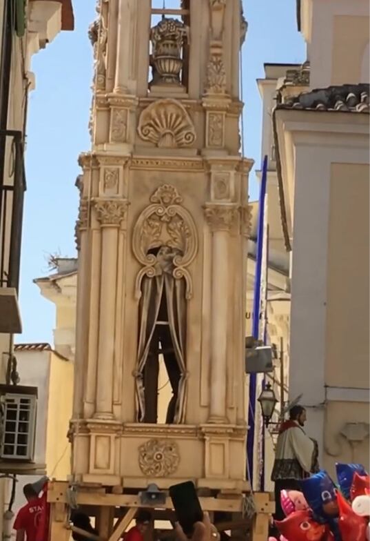 Paseo de catedral en Fiesta de Giglio di Recale