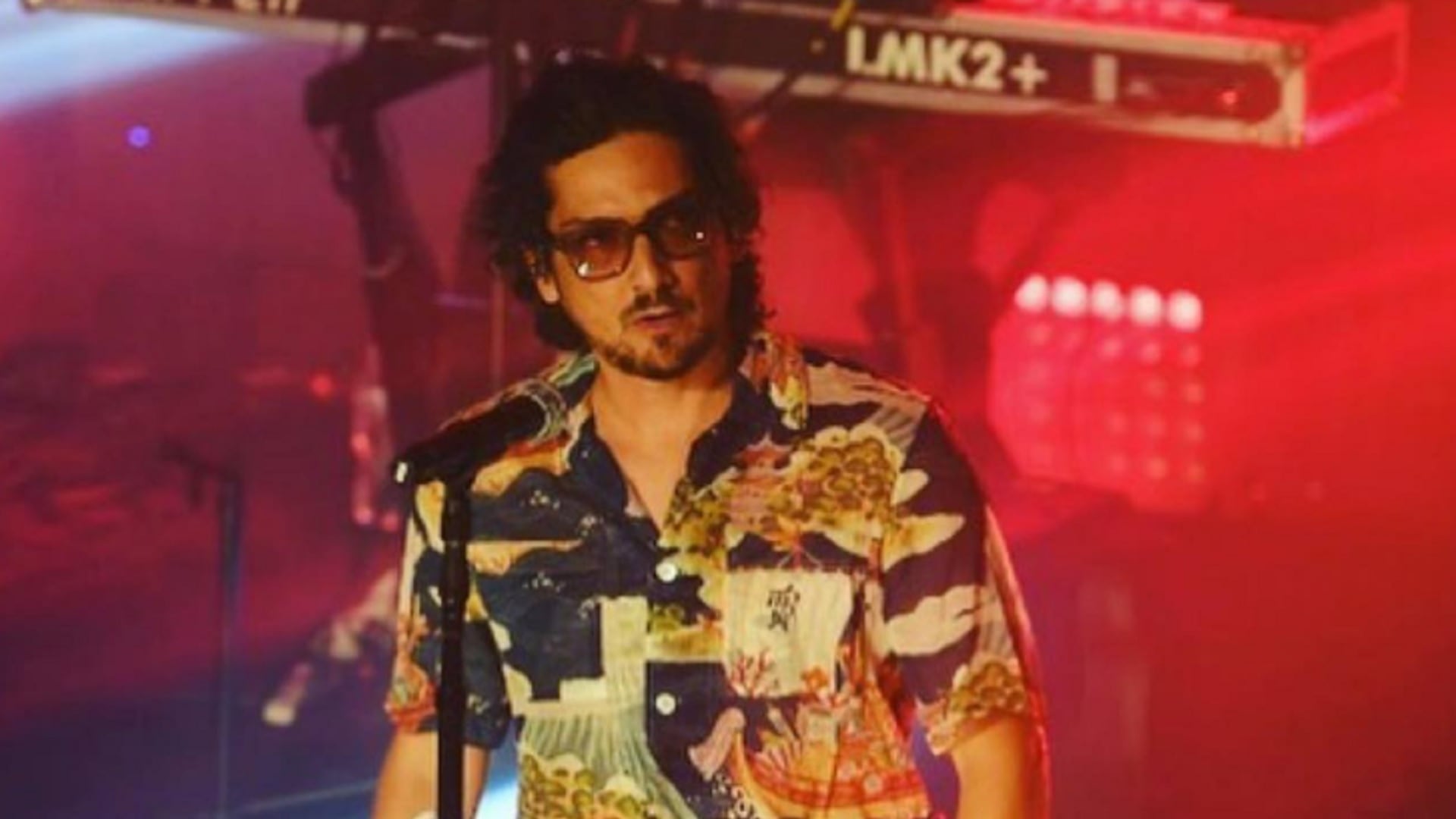 León Larregui