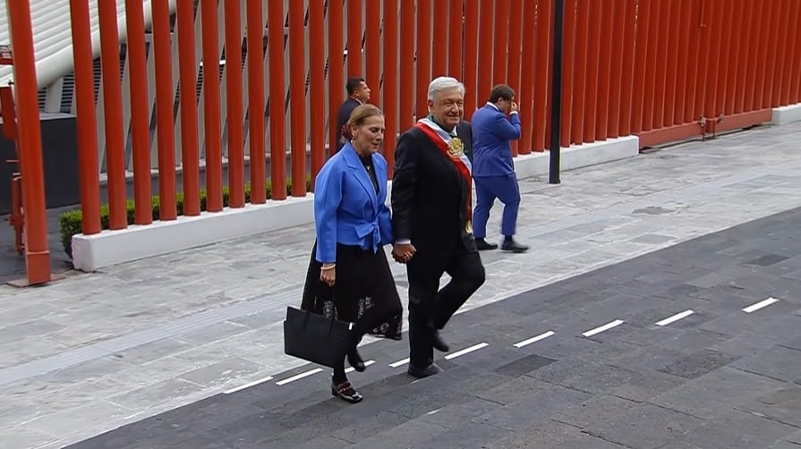 AMLO llega a la Cámara de Diputados para toma de protesta de Claudia Sheinbaum