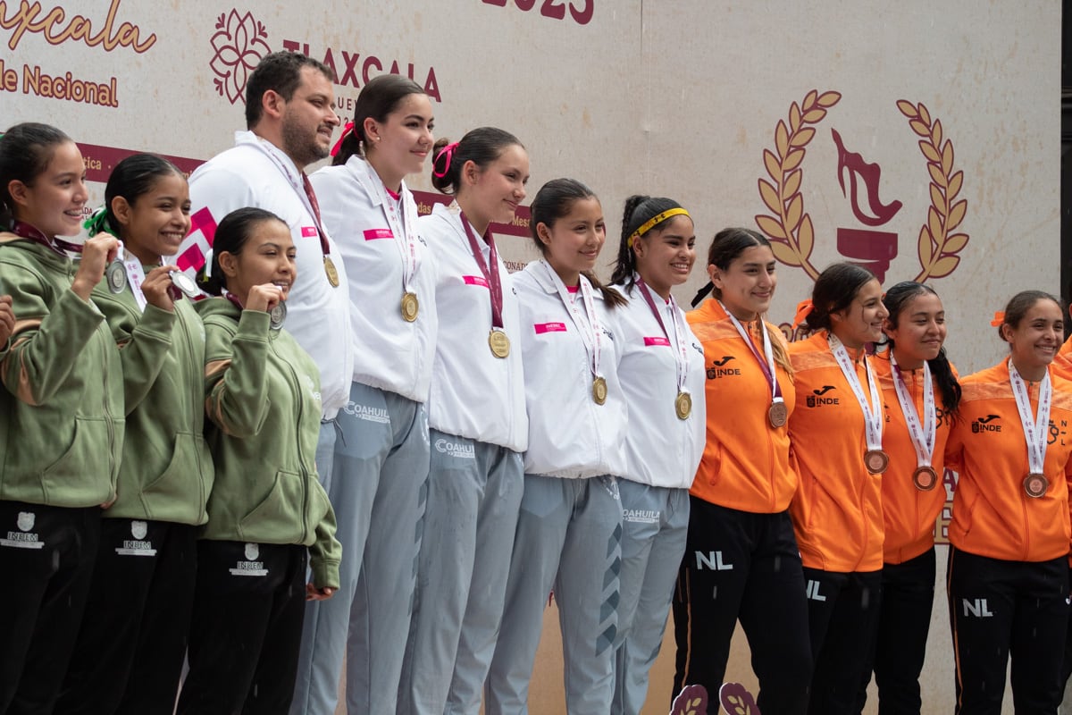 Mario Delgado felicita a jóvenes que participaron en Olimpiada Nacional Conade
