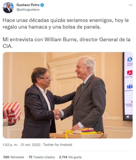 Gustavo Petro regala hamaca al director General de la CIA
