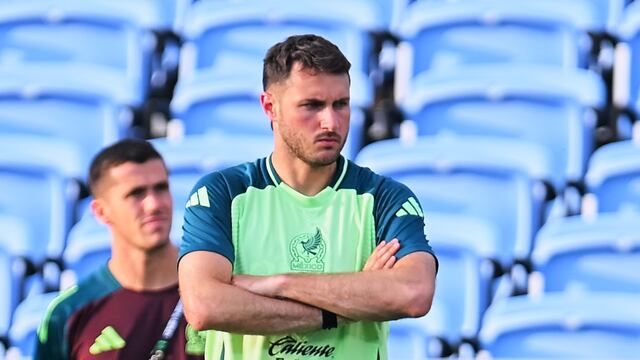 Santiago Giménez en un entrenamiento de la Selección Mexicana.
