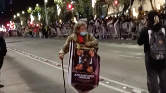 Madre buscadora conmueve en la Mega Procesión de Catrinas 2026 con la búsqueda de su hijo