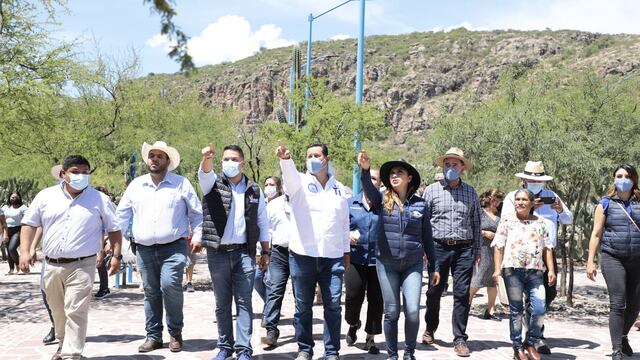 Diego Sinhue Rodríguez entrega obras en Victoria y Santa Catarina