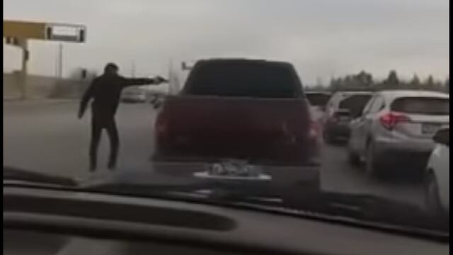 El sicario realizó una descarga de al menos 10 disparos.