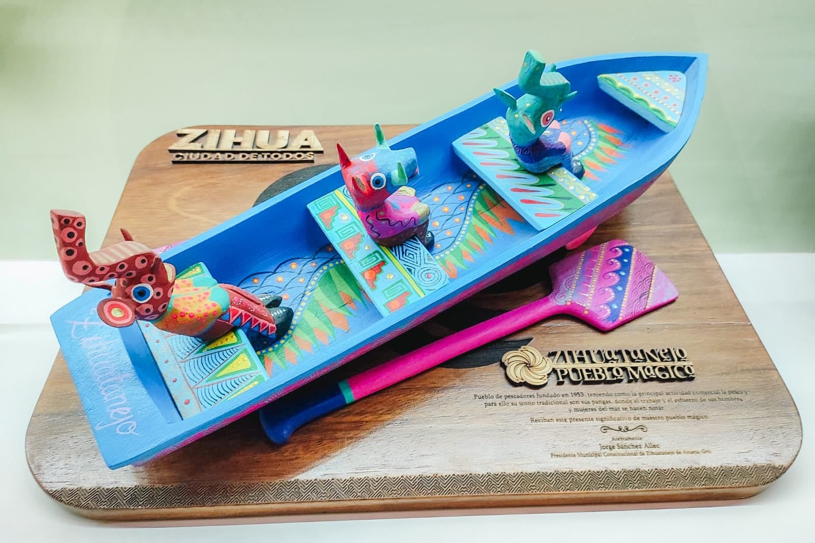 Evelyn Salgado, gobernadora de Guerrero, promueve piezas artesanales de Pueblos Mágicos.