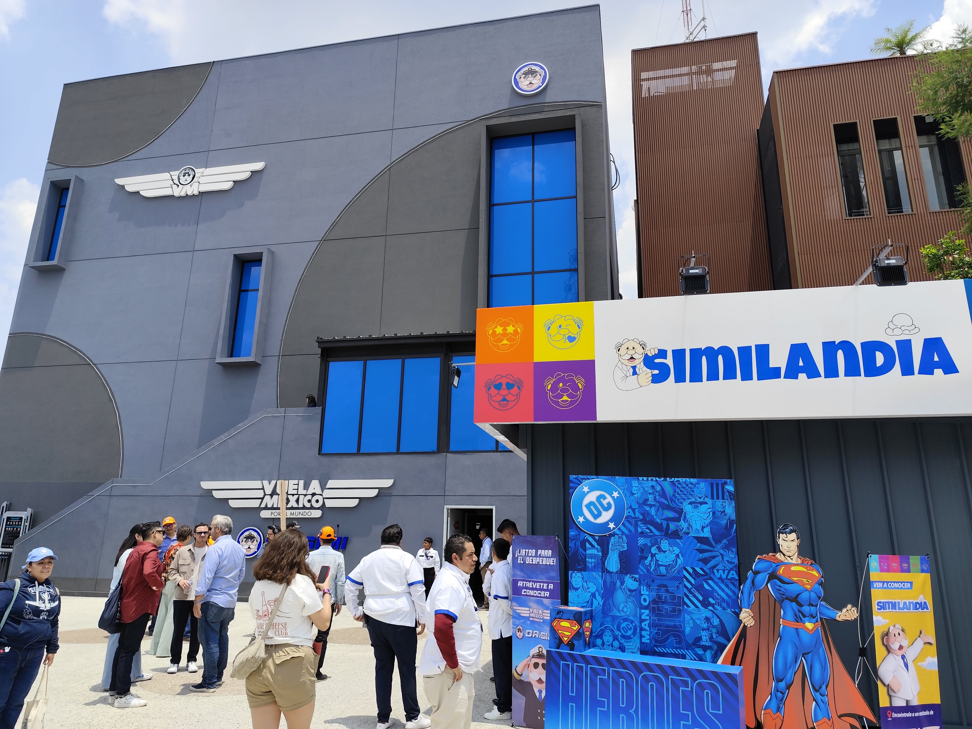 Inauguración de Vuela México por el Mundo del Dr. Simi en Aztlán Parque Urbano