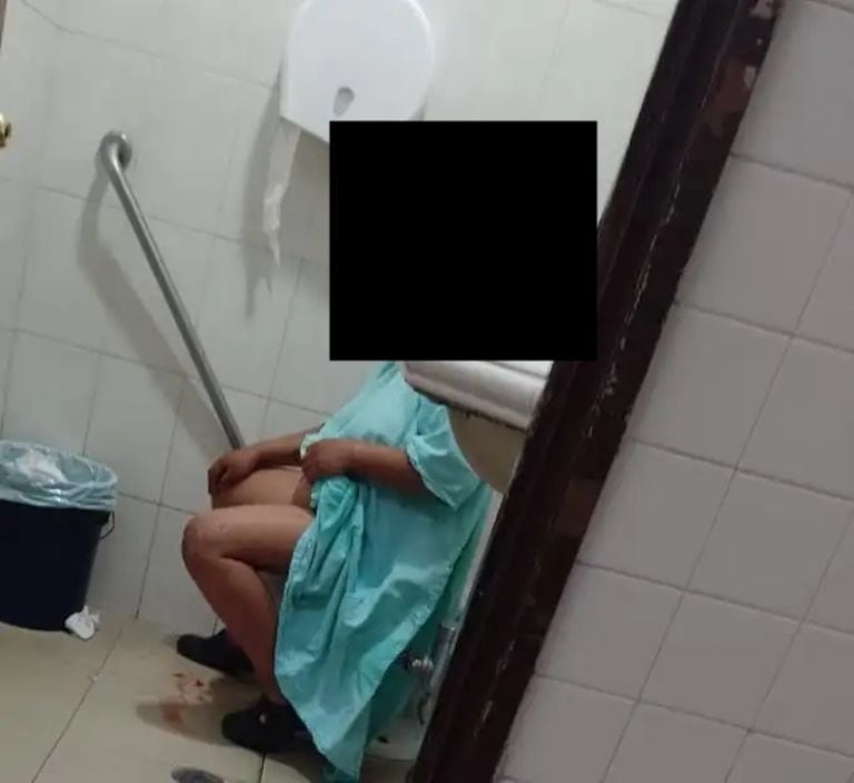 EN IMSS DE TULANCINGO UN BEBÉ NACIÓ EN LOS BAÑOS Y CAYÓ AL RETRETE