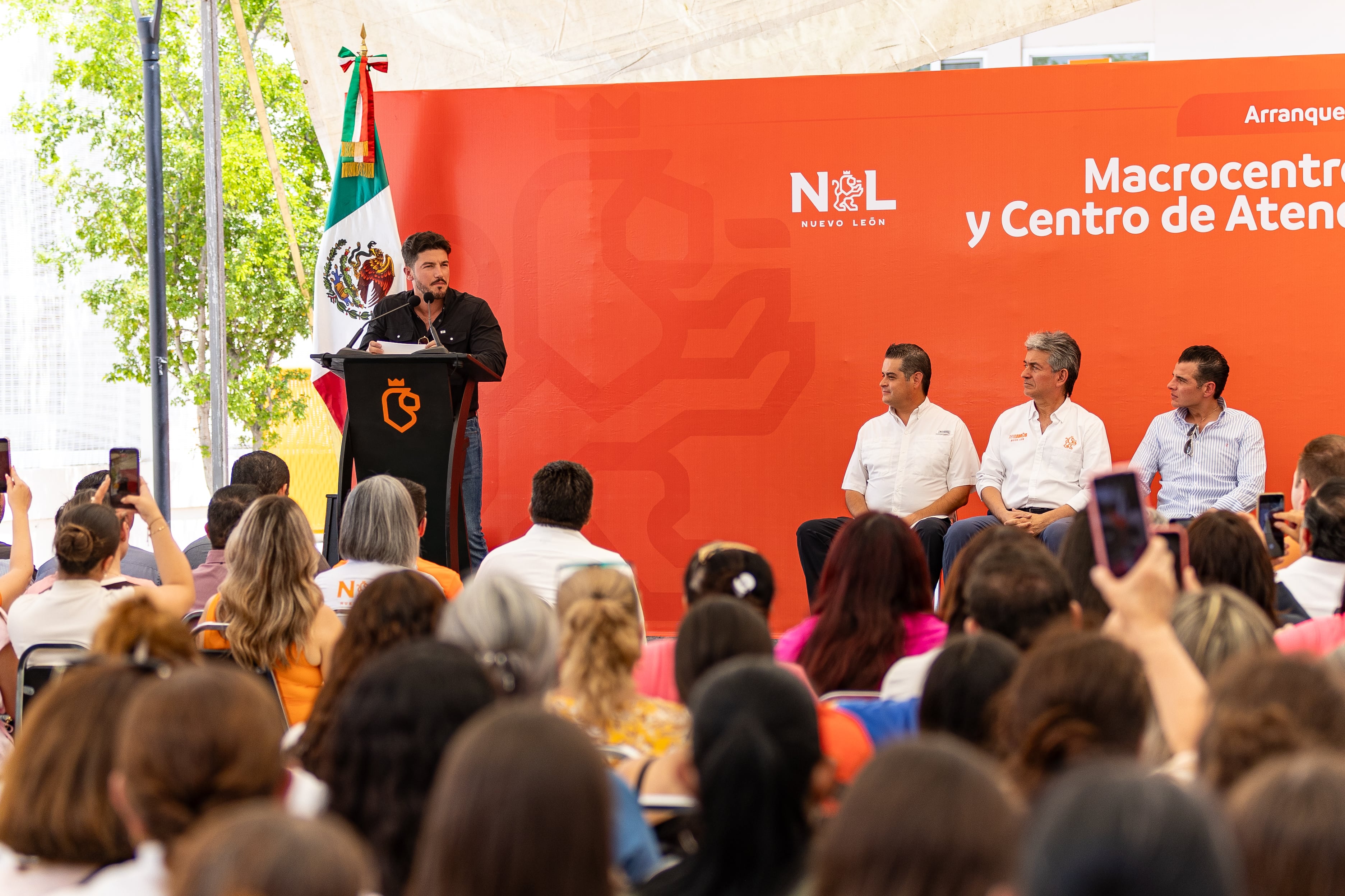 Samuel García inaugura primera fase del Macrocentro Comunitario.