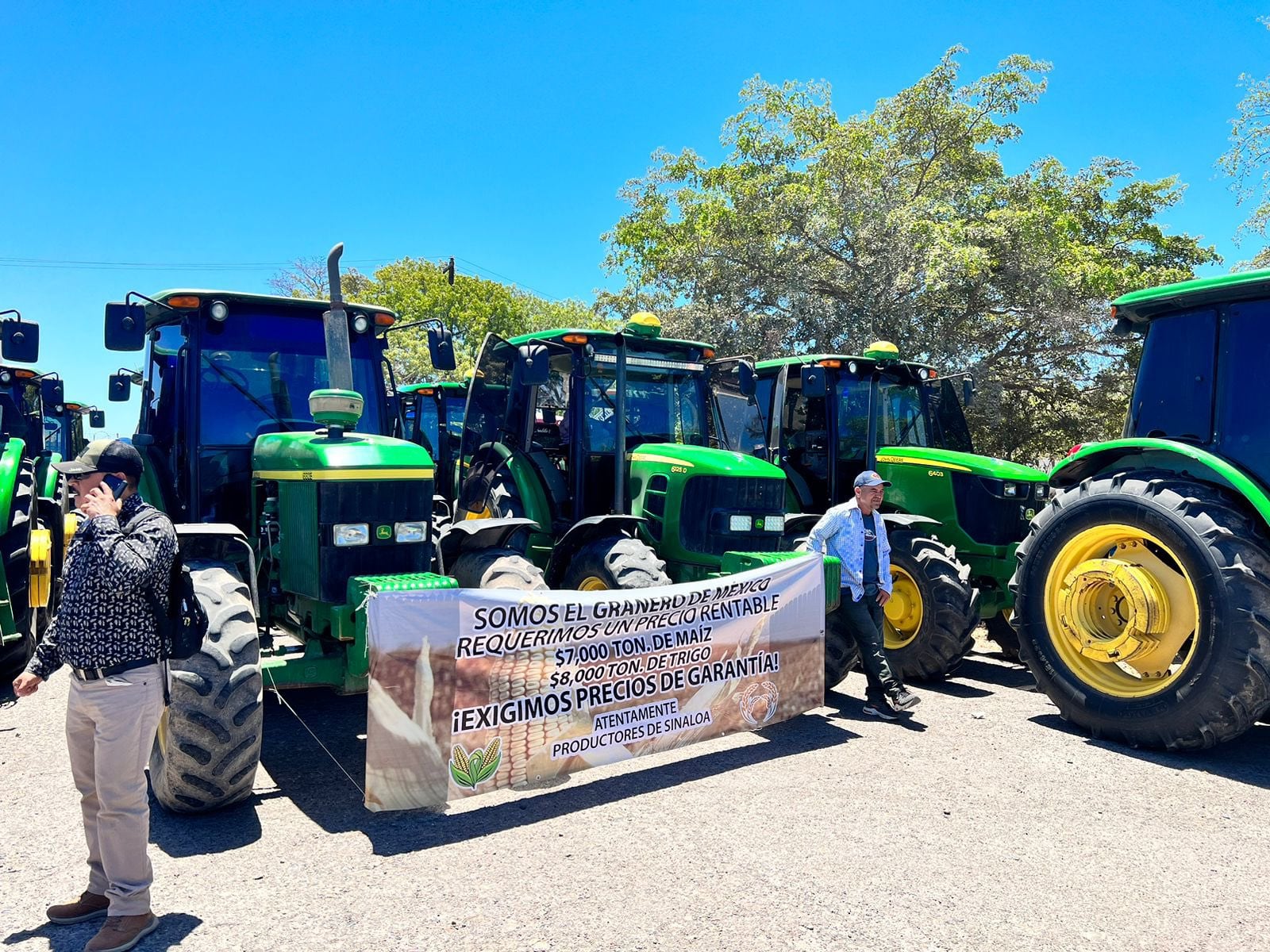 AGRICULTORES SE MANIFIESTAN EN PEMEX, SINALOA