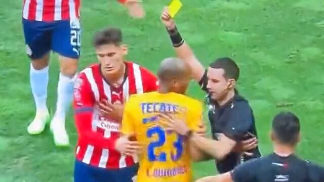 Luis Quiñones recibe amarilla cuando debió ser roja