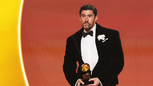 Bad Bunny hace historia: “DeBÍ TiRAR MáS FOToS” gana el Grammy al Álbum del Año