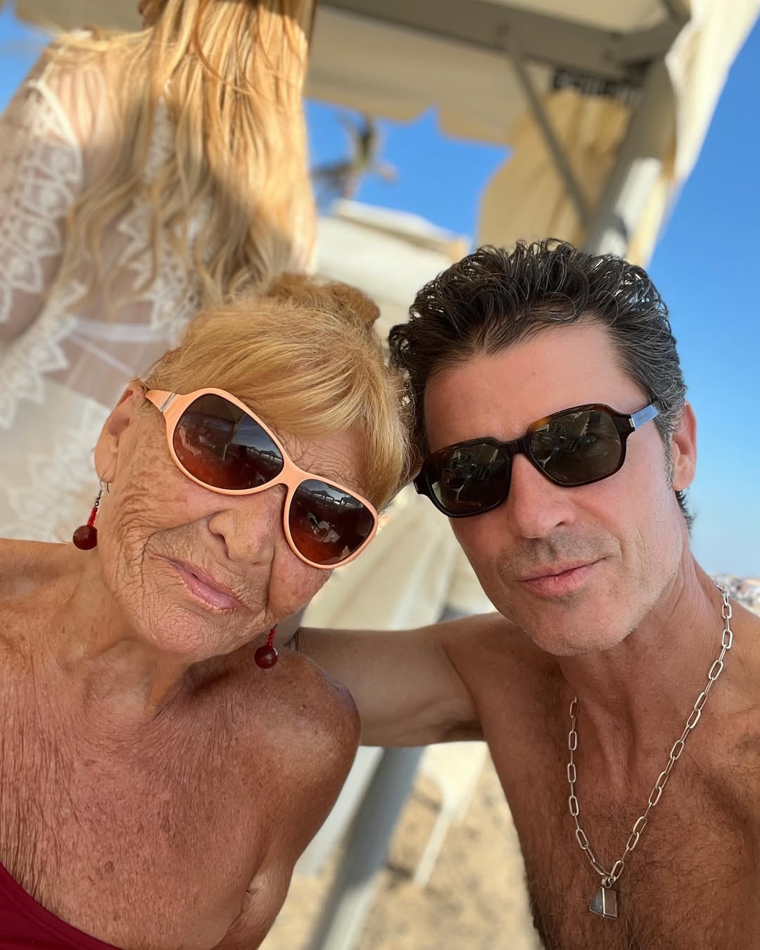 Sandra Vale con su hijo Leonardo García.