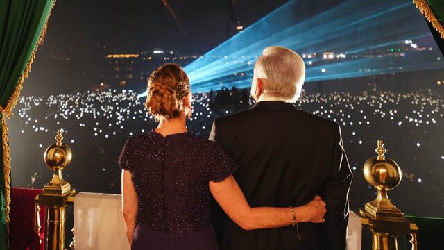 Andrés Manuel López Obrador, presidente de México y su esposa Beatriz Gutiérrez Müller encabezaron su sexto y último Grito de la Independencia