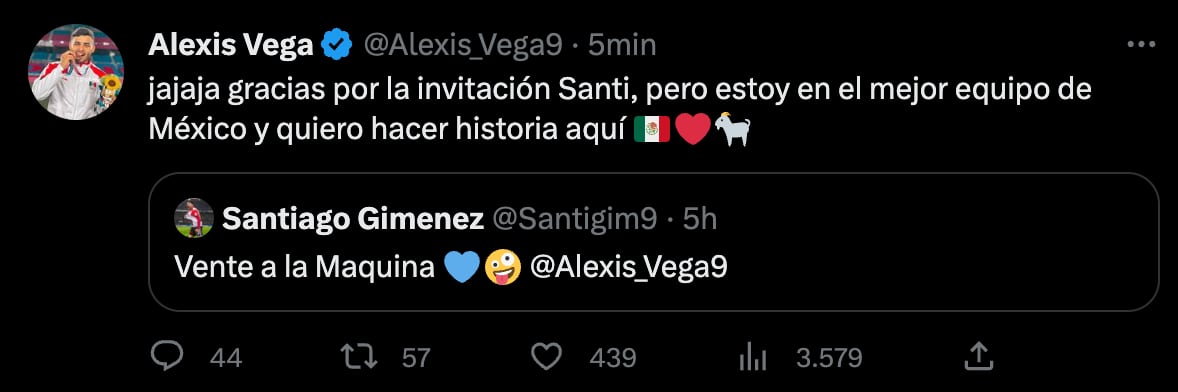 Alexis Vega respondió a Santiago Giménez
