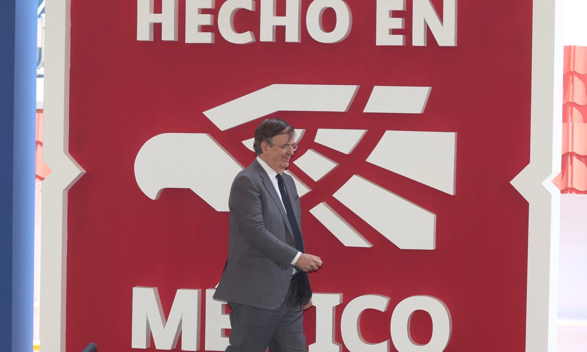 Marcelo Ebrard, Secretario de Economía durante la ceremonia en la que la empresa Bimbo recibe la autorización de uso de la marca de certificación “Hecho en México”