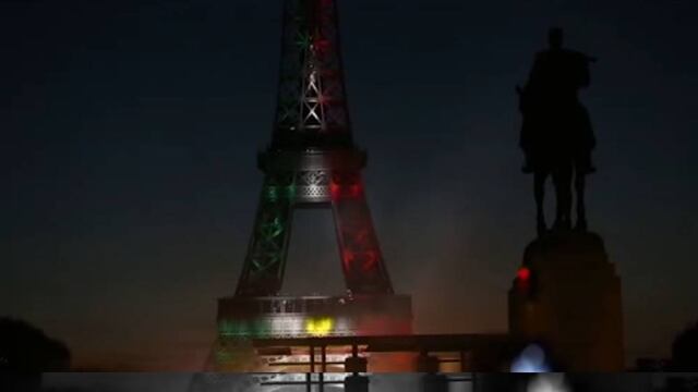 Torre Eiffel luce los colores de la bandera mexicana