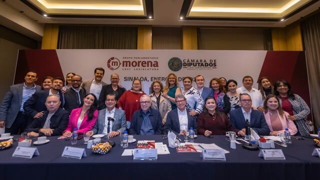 Rubén Rocha encabeza plenaria regional de diputados de Morena