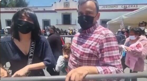 Ana Elizabeth García Vilchis y René Sánchez se cuelan en la fila de votaciones