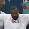 LeBron James hace el ridículo en París 2024; agradeció ovación que no era para él